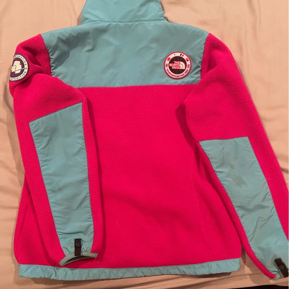 Limited Edition The North Face pink and blue Denali jacket size small - Picture 4 of 4